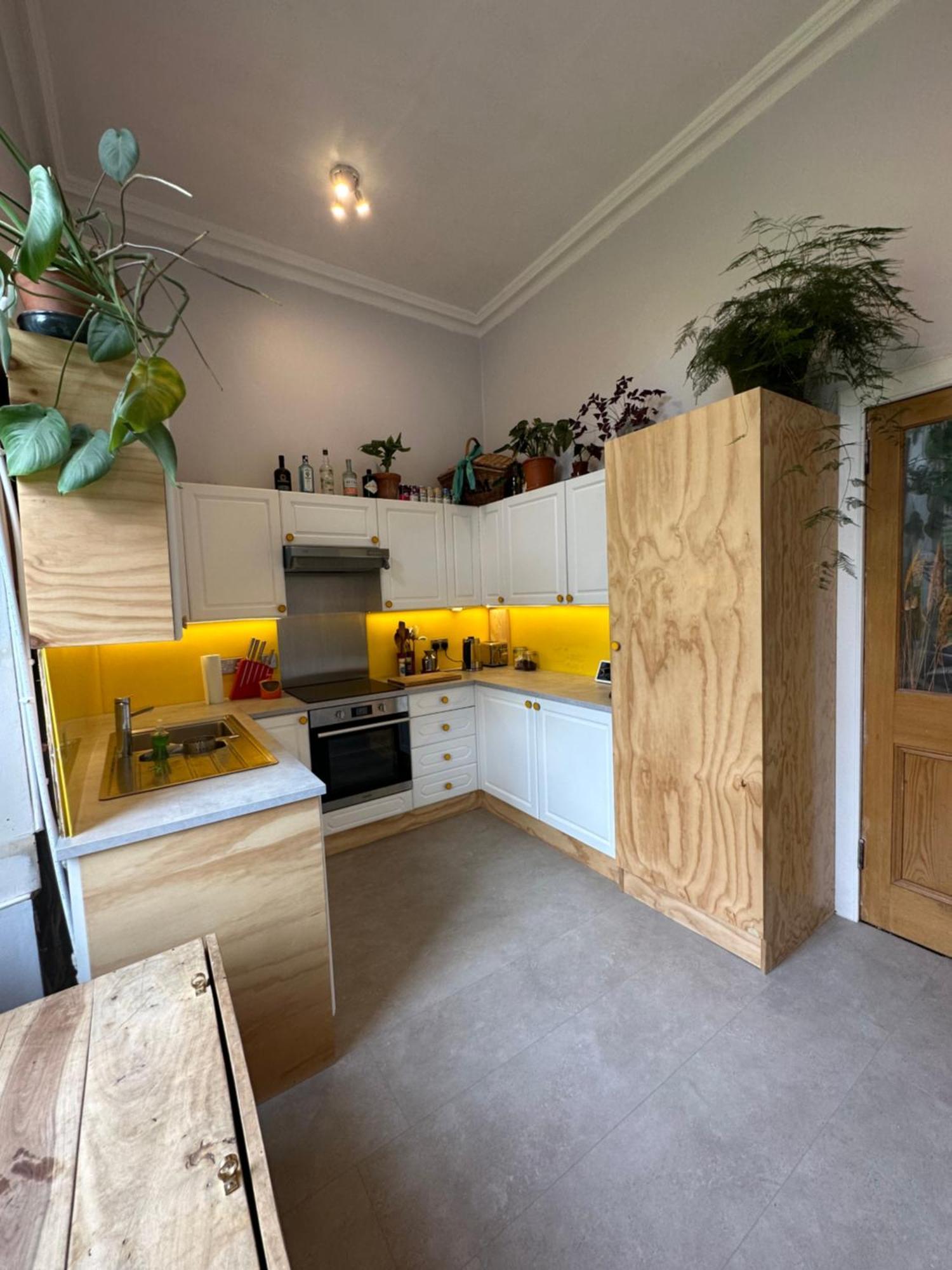 Quirky Apartment In Leith Единбург Екстериор снимка